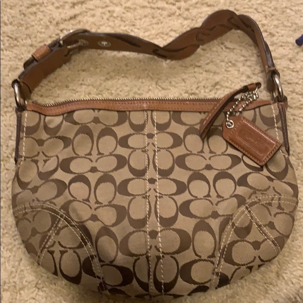 Coach bag with signature C’S.